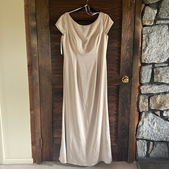 Kleinfeld’s Bridal Party Dress - Picture 1 of 3